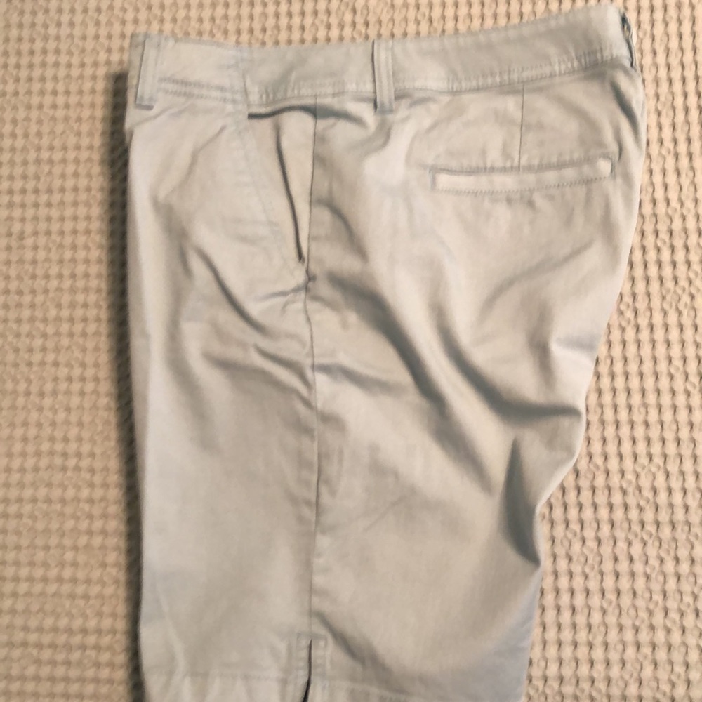 Ladies LL Bean Favorite Fit lake blue twill shorts - Picture 3 of 4